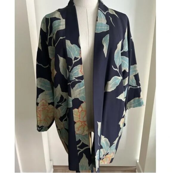 Elizabeth and James Kimono - Picture 3 of 4